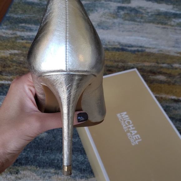 Pale gold Michael Kors pumps in excellent conditio - Picture 3 of 6